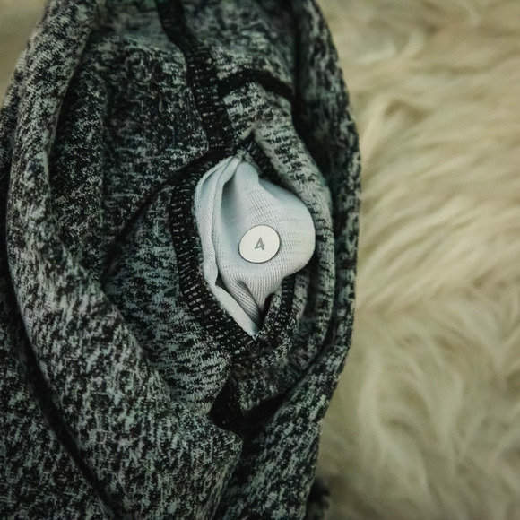 Lululemon Size 4 Wunder Under High Rise Luon Spray Jacquard White Black Leggings - Picture 4 of 5